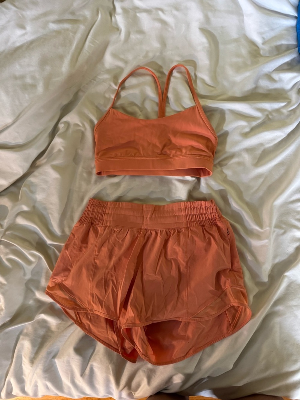 lululemon athletica high rise 2.5” hotty hot short / flow y bra set